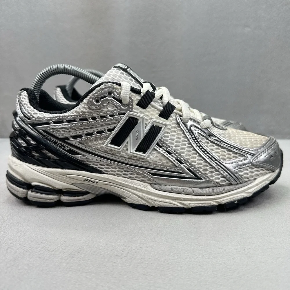 Womens 8.5 / Mens 7 (D) New Balance 1906R Shoes Black / Silver Athletic Sneakers